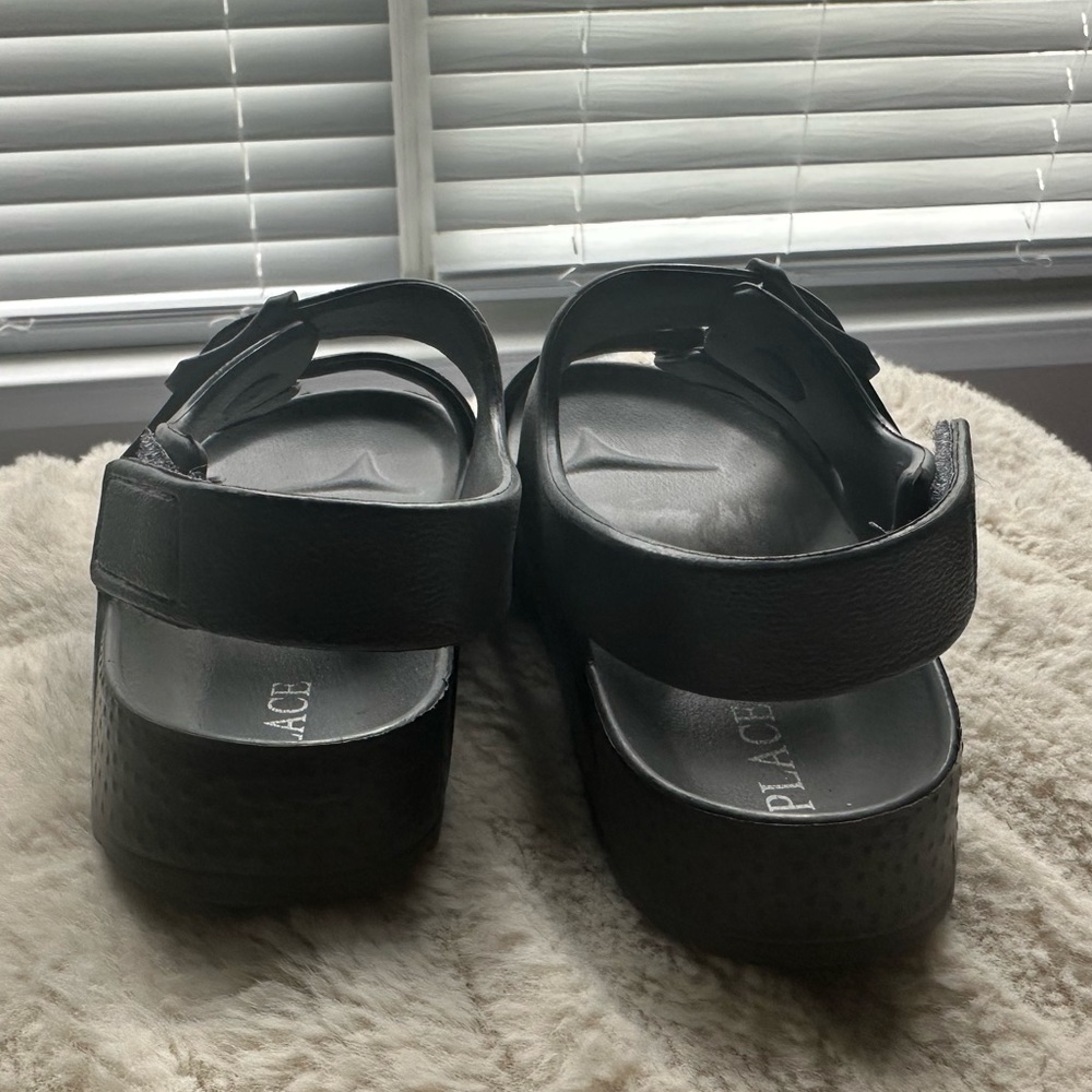 The Children's Place Toddler Buckle Slides with Backstrap Sandal (Gray) - Picture 3 of 5